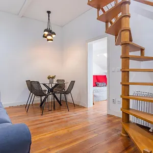 Alfama 2bdr Duplex W/ Balcony By Lovelystay Appartamento